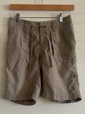 The North Face Women's Hiking Cargo Shorts in Taupe